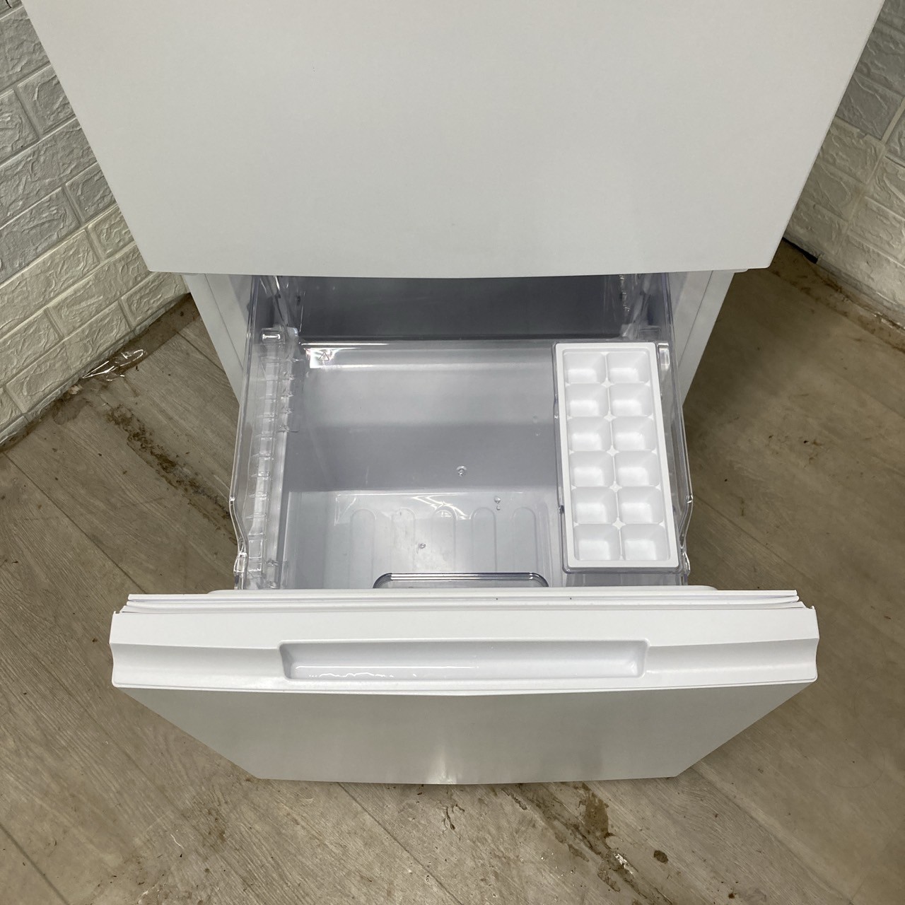 シャープ SJ-D18J-W 2023年製 179L 冷蔵庫【全国発送対応】