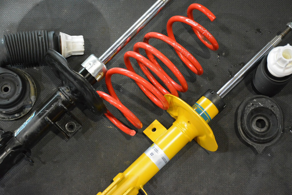 アバルト595 は前後サスペンションのリファイン | RED POINT/レッド