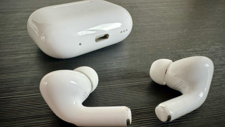 La prova: Airpods Pro 2 con USB-C, l'intelligenza artificiale