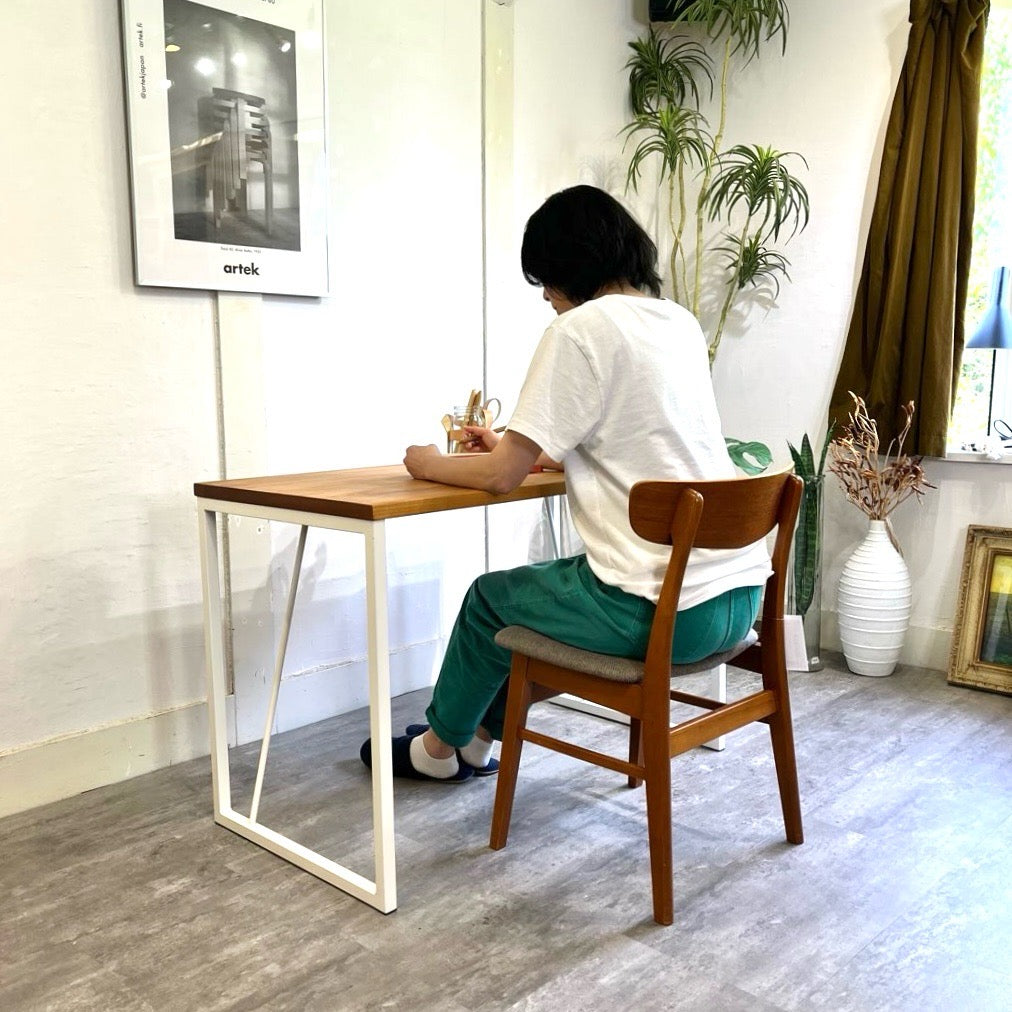 イクスス / ikususu デスク 机 アルダー無垢材 スチール脚 ホワイト