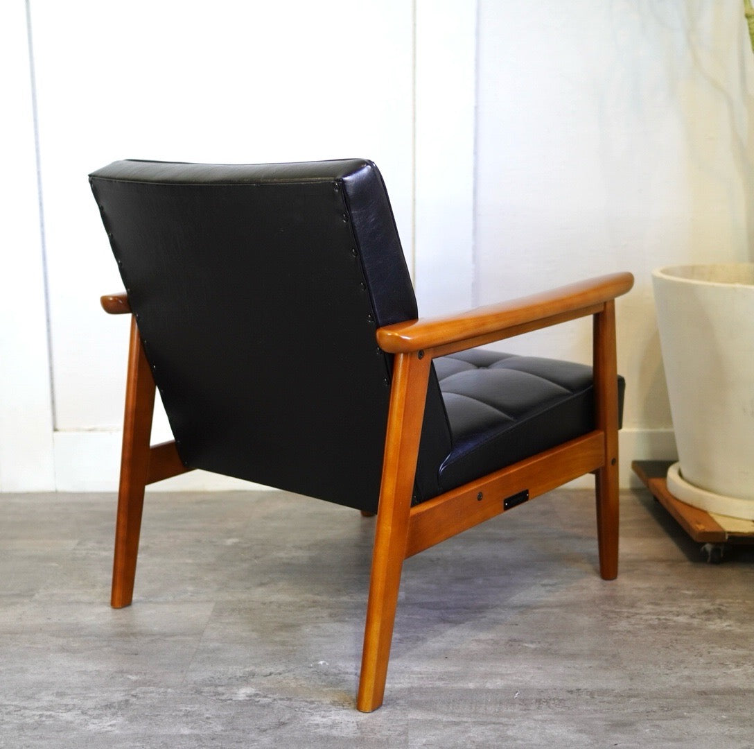 カリモク60 / karimoku Kチェア スタンダードブラック アームソファ 1