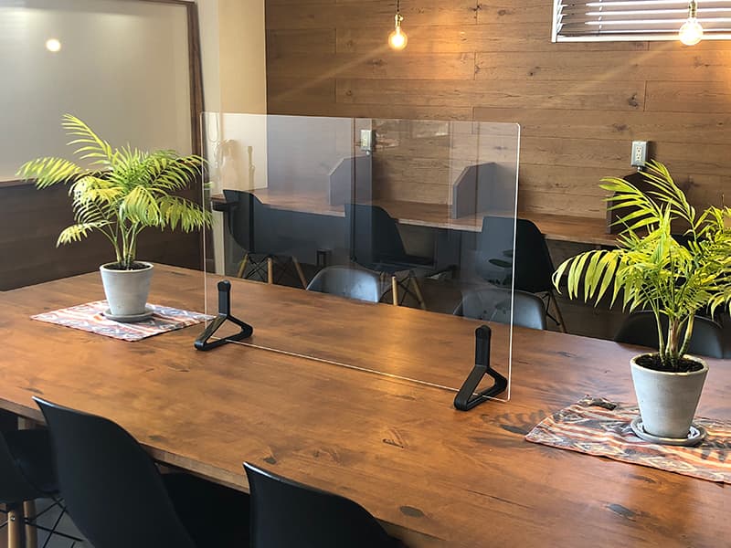 カラー脚アクリル衝立・PVC衝立（PINZO） | 製品情報 | オフィス