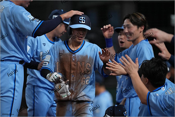 約2,700枚の写真から自分で選んで作る、『埼玉西武ライオンズ2025