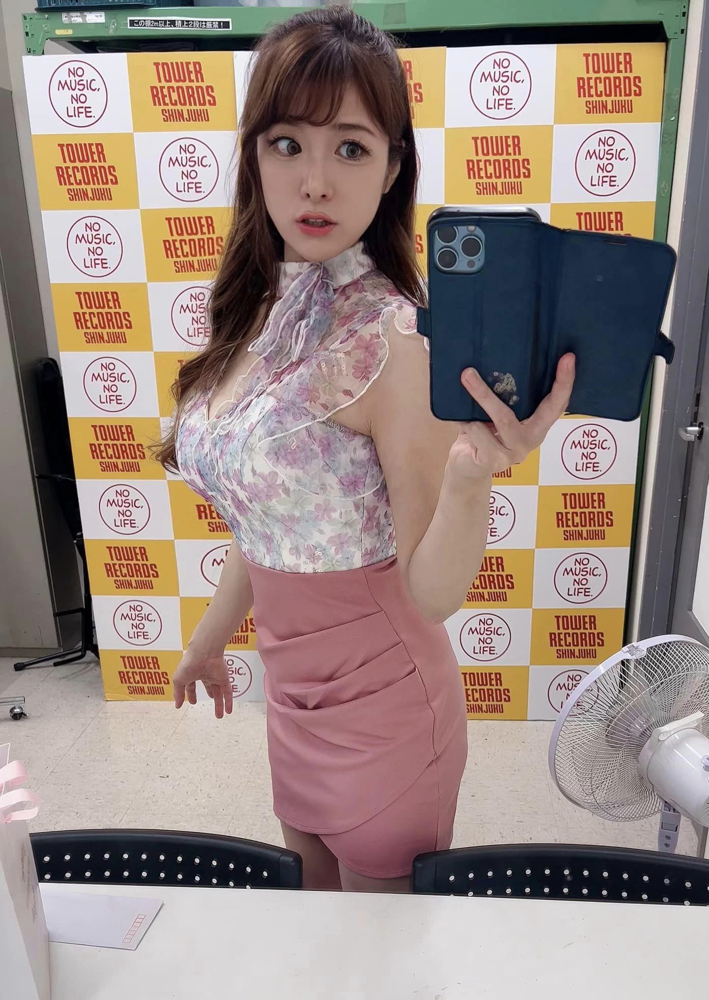 入場無料❣️明日11/17(金)はタワレコ渋谷店で サイン会＆ミニライブ