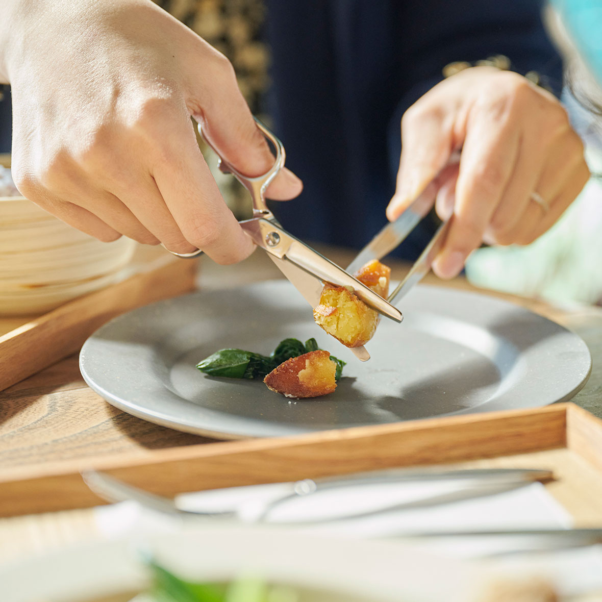 OTOMO ハサミとトングセット オリジナルケース鼈甲【製造元出荷