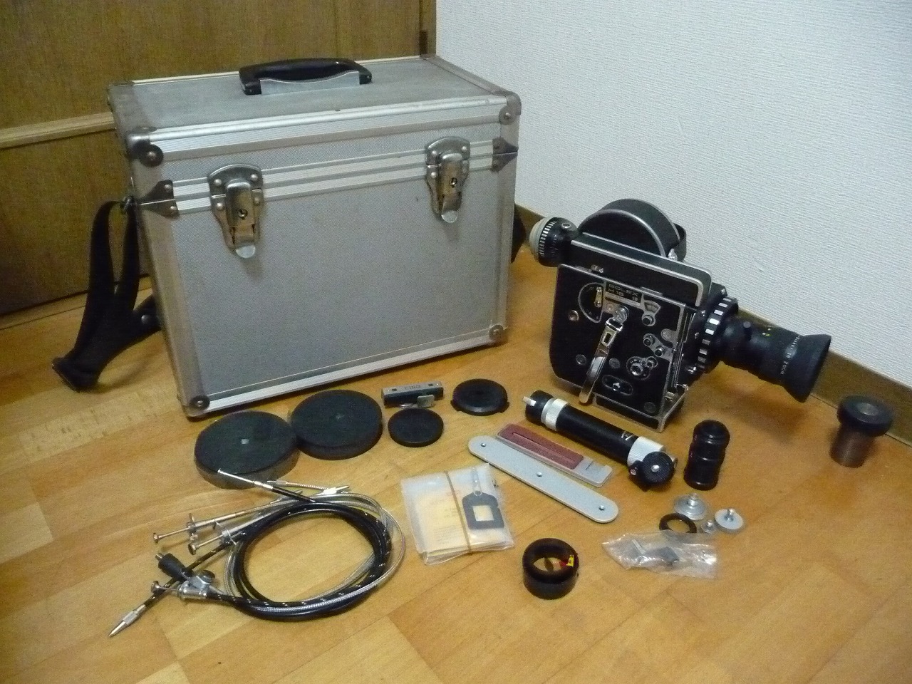 16mm フィルムカメラ BOLEX H16 SB ボレックス スイス 16 ZOOM レンズ