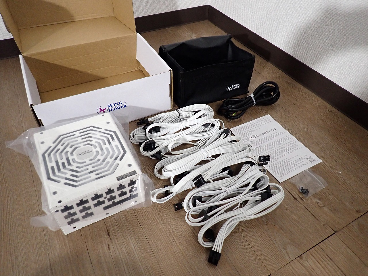 電源ユニット SUPERFLOWER LEADEX SE PLATINUM 1000W-WT SF-1000F14MP