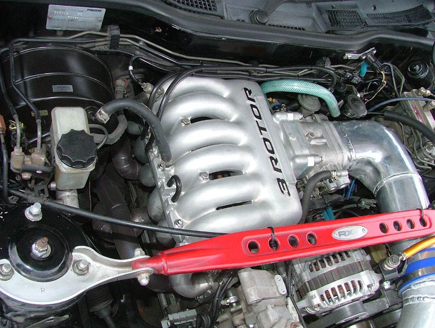 RX-7,RX-8などRE車を中心にレースからフィードバックしたノウハウをも