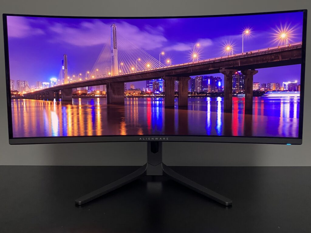 量子ドット×有機EL」の映像美！次世代モニター『DELL Alienware