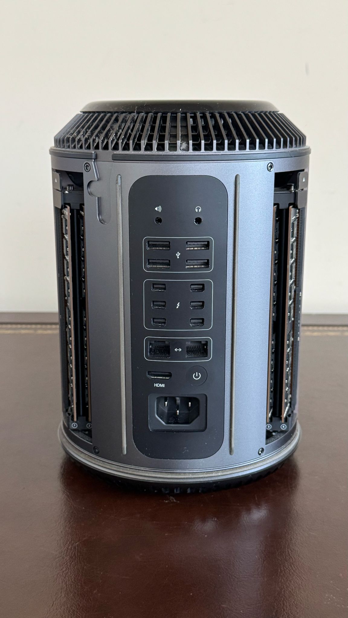 Apple Mac Pro A1481 | 6-Core Intel Xeon E5 @ 3.5GHz Processor