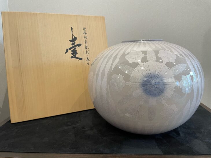 中田 一於 作『淡桜釉裏銀彩花文 壺』 買取価格相場｜骨董品買取 緑和堂