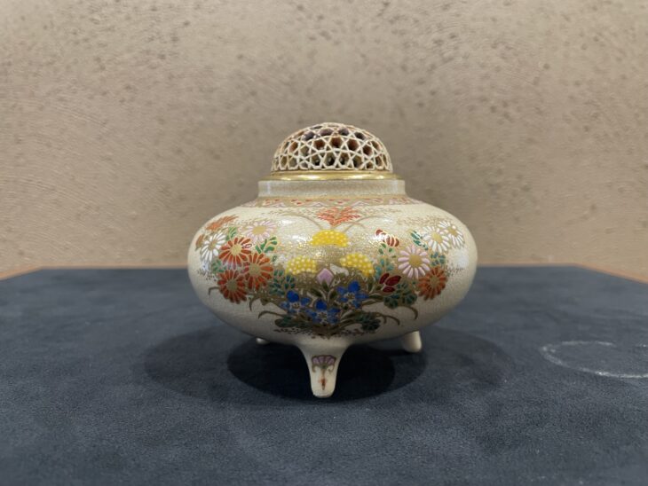 原良窯『薩摩焼 草花文 三足 香炉』 ｜骨董品買取 緑和堂