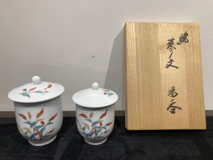 十四代柿右衛門 作『錦蓼文湯呑』 買取価格相場｜骨董品買取 緑和堂