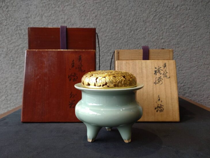 諏訪蘇山 純金『青磁袴腰香炉』 ｜骨董品買取 緑和堂