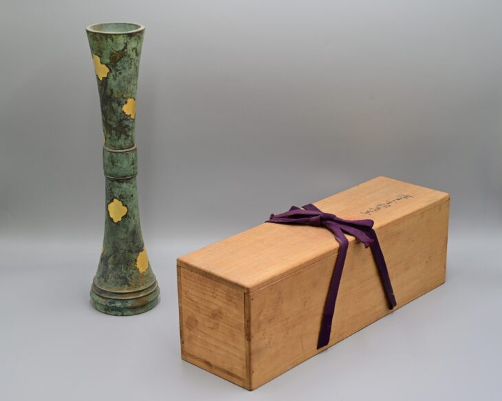 秦蔵六 『立鼓式 塗壷銅花器』 買取価格相場｜骨董品買取 緑和堂