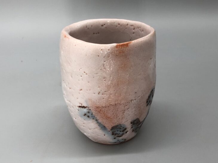 加藤孝造 作『志野湯呑』 ｜骨董品買取 緑和堂