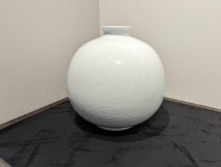 井上萬二 作 『白磁彫文 壺』 ｜骨董品買取 緑和堂