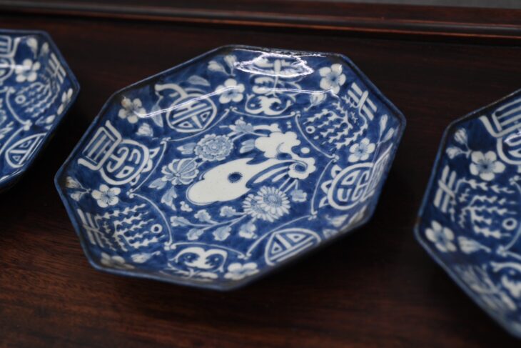 古伊万里 染付八角皿 買取価格相場｜骨董品買取 緑和堂