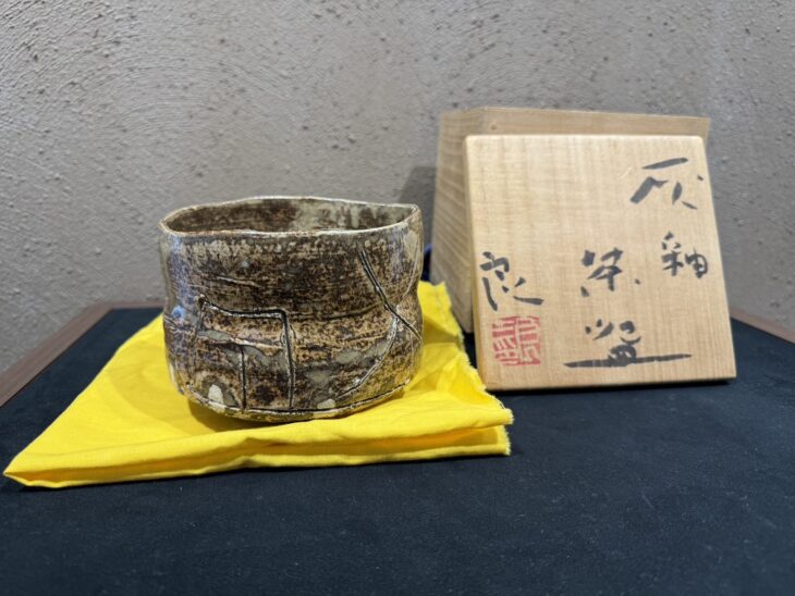 鯉江良二 『灰釉茶碗』 ｜骨董品買取 緑和堂