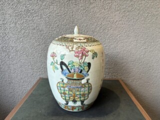 色絵粉彩壷 ｜骨董品買取 緑和堂