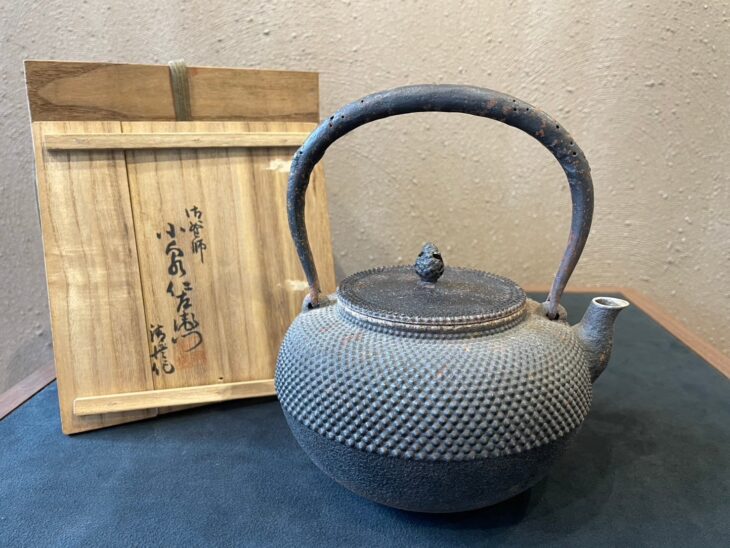 小泉仁左衛門『鉄瓶』 ｜骨董品買取 緑和堂