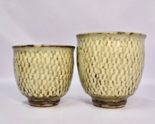 島岡達三『象嵌赤絵草花文夫婦湯呑』 ｜骨董品買取 緑和堂