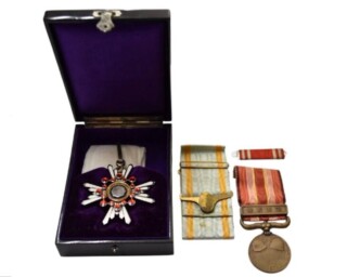 勲章 功四級 『金鵄勲章』 買取価格相場｜骨董品買取 緑和堂