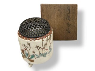 十五代 沈壽官 作『白薩摩 七宝 宝尽 花瓶』 ｜骨董品買取 緑和堂