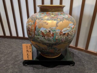 鈴木三成 作 『青瓷壺』 ｜骨董品買取 緑和堂