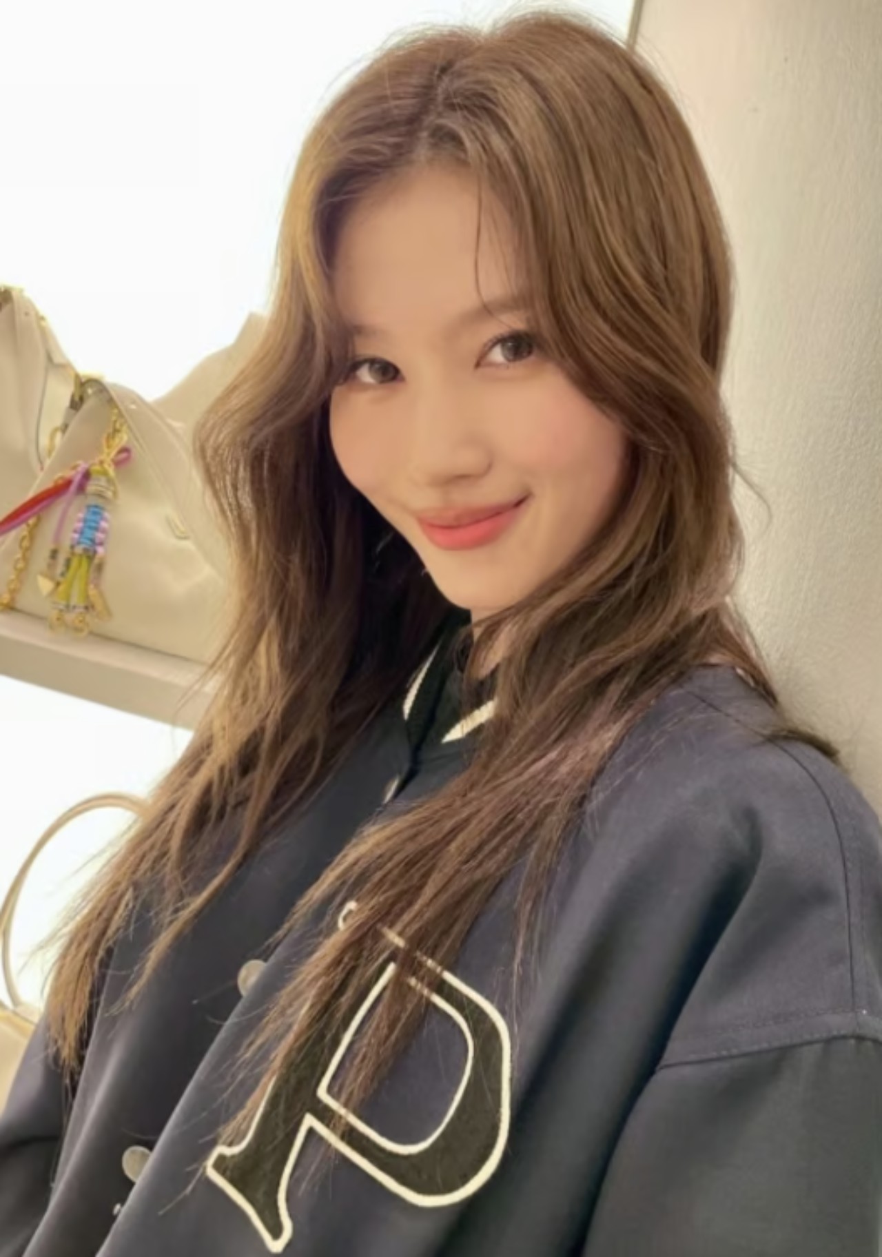 TWICE」サナ、澄んだ眼差し…麗しいビジュアル | K-POP、韓国エンタメ