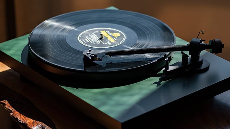 Review: Pro-Ject Debut Carbon EVO vs. DC Turntable | World Wide Stereo