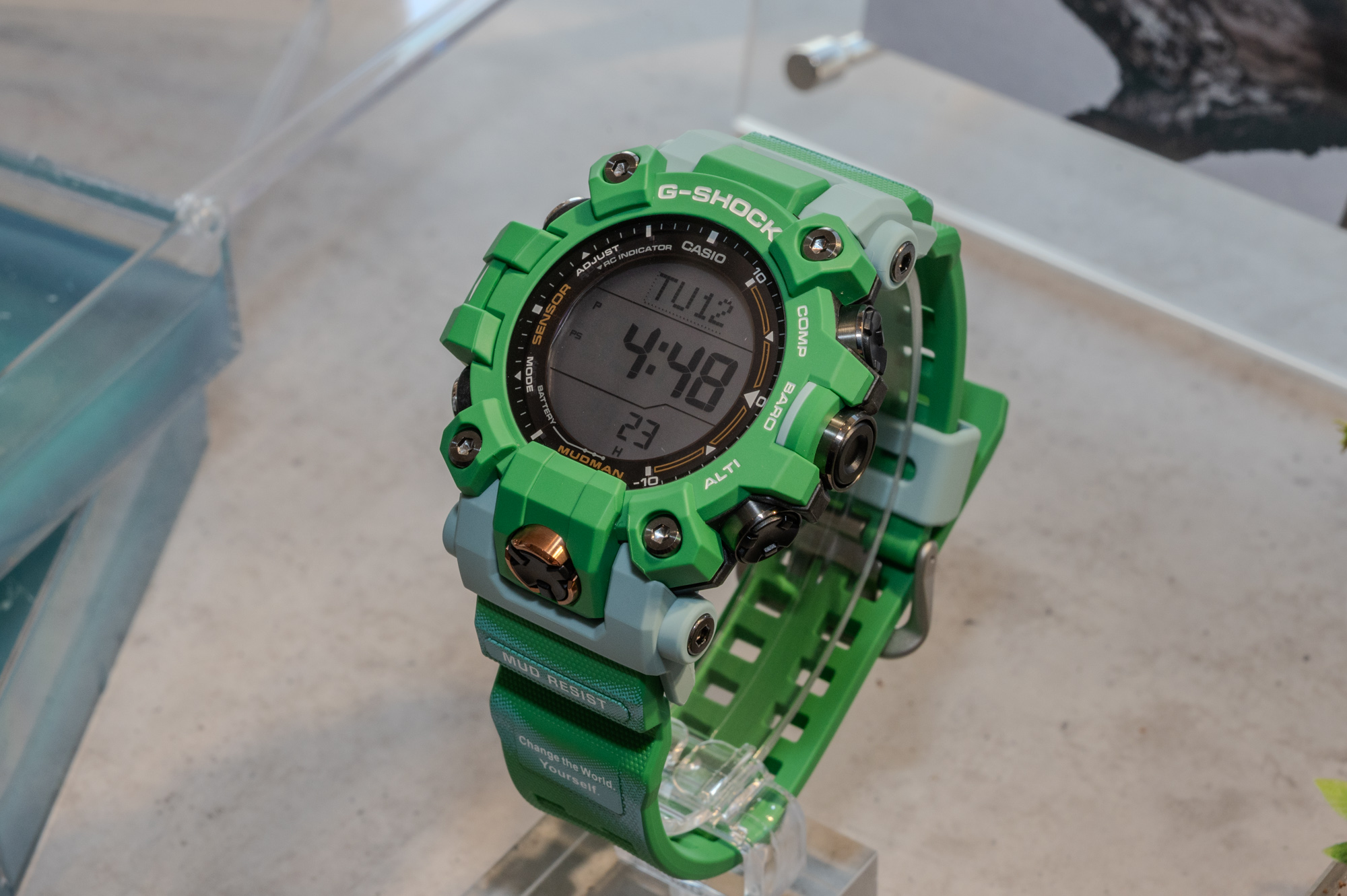 G-SHOCK マッドマン、イグアナモチーフの新色登場 - Impress Watch