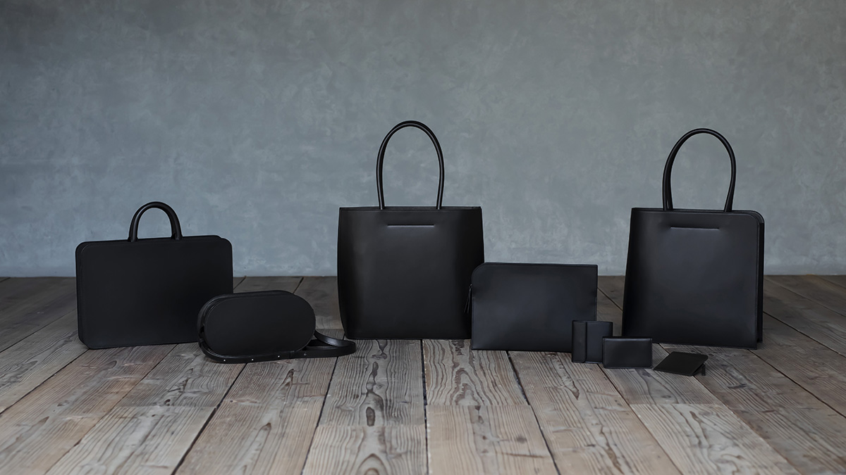 土屋鞄、堅い印象の「黒」と素朴な「ヌメ革」が調和した「Black-nume