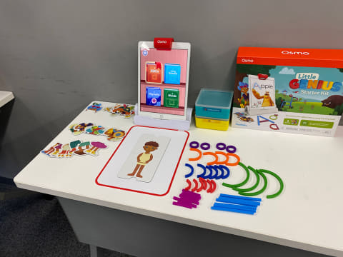 iPadで“フィジタル”な学びを体験できるスマートトイに3歳と6歳が