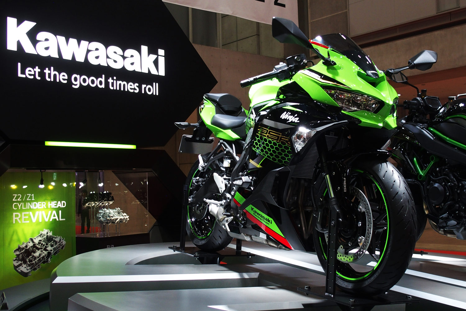 カワサキ・ニンジャZX-25R」の発表に業界騒然 一世を風靡した250cc 4