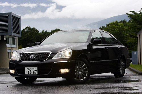 トヨタ・クラウンマジェスタ Cタイプ“Fパッケージ” (FR/6AT)【ブリーフ