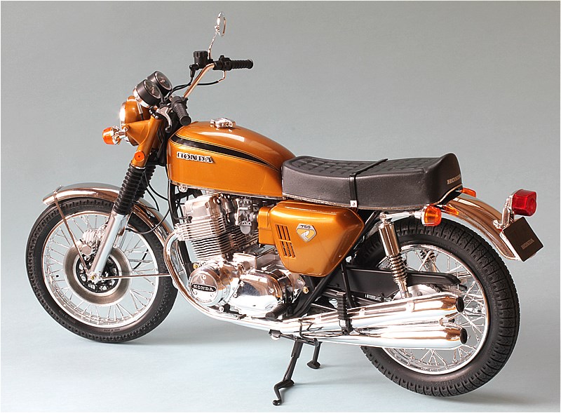 HondaドリームCB750 FOUR（タミヤ1/6）＞ オートバイプラモデル製作