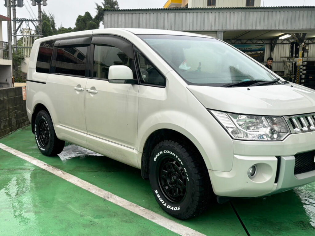 デリカ D:5 MAD CROSS AEVER 16×7J TOYO OPEN COUNTRY R/T 235/70R16