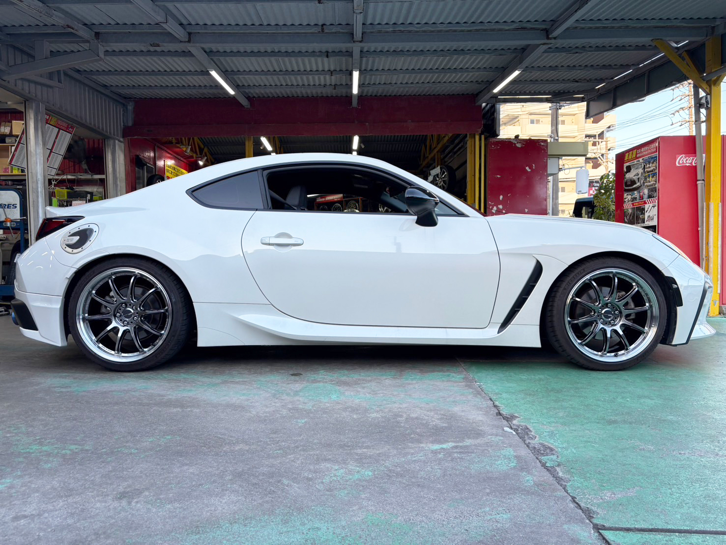 トヨタ GR86 WORK EMOTION ZR10 18×8.5J MICHELIN 225/40R18｜ホイール