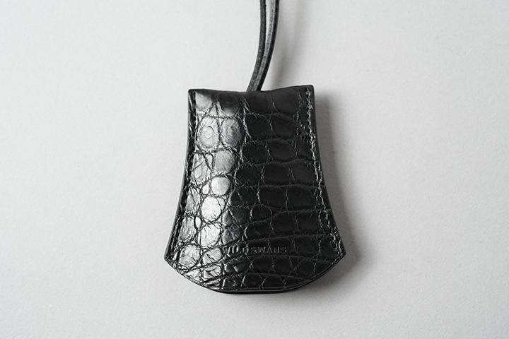 クロコダイルで包み込むキークロシェット | WILDSWANS(ワイルド