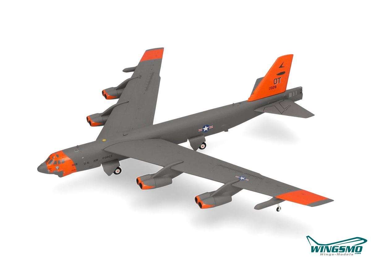 Herpa Wings U.S. Air Force Boeing B-52H 61-0028 573726 | WINGSMO