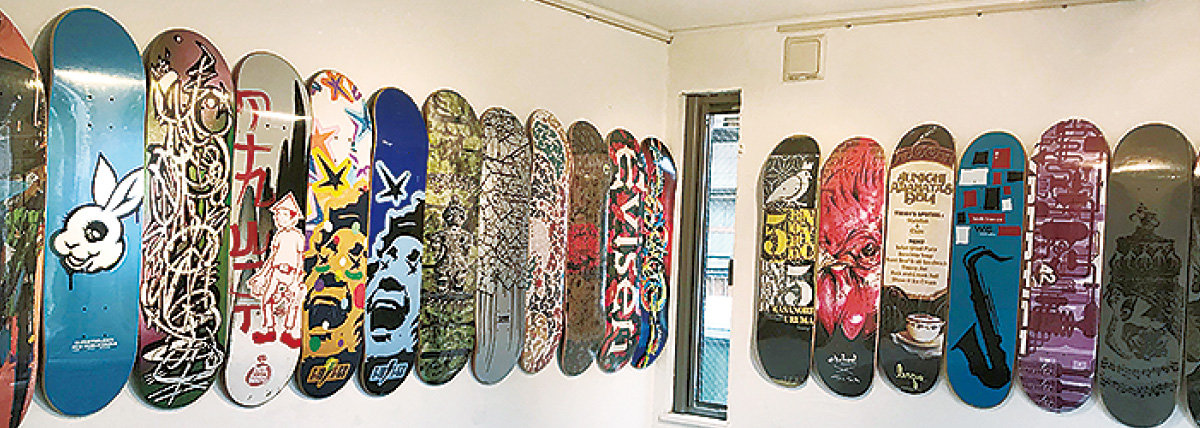 スケボーは「アート」 25日まで展示 | 平塚・大磯・二宮・中井