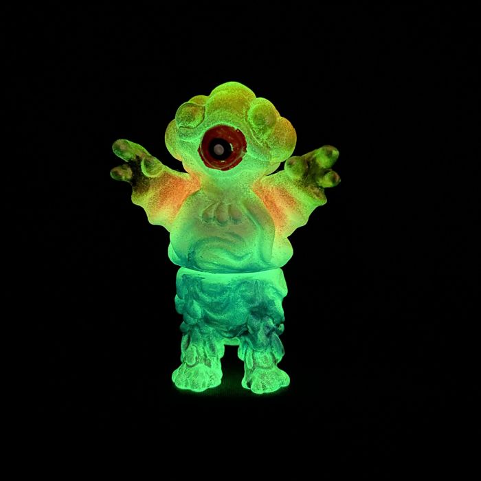 Blobpus Mini Dokugan One-off GID Sofubi Kaiju sofvi soft vinyl
