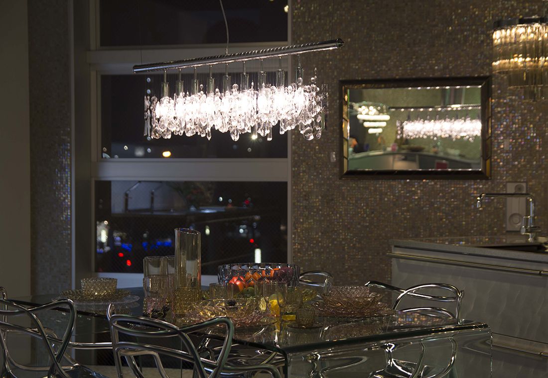 クリスタルガラスの輝きを、最大限に楽しめるシャンデリア4選