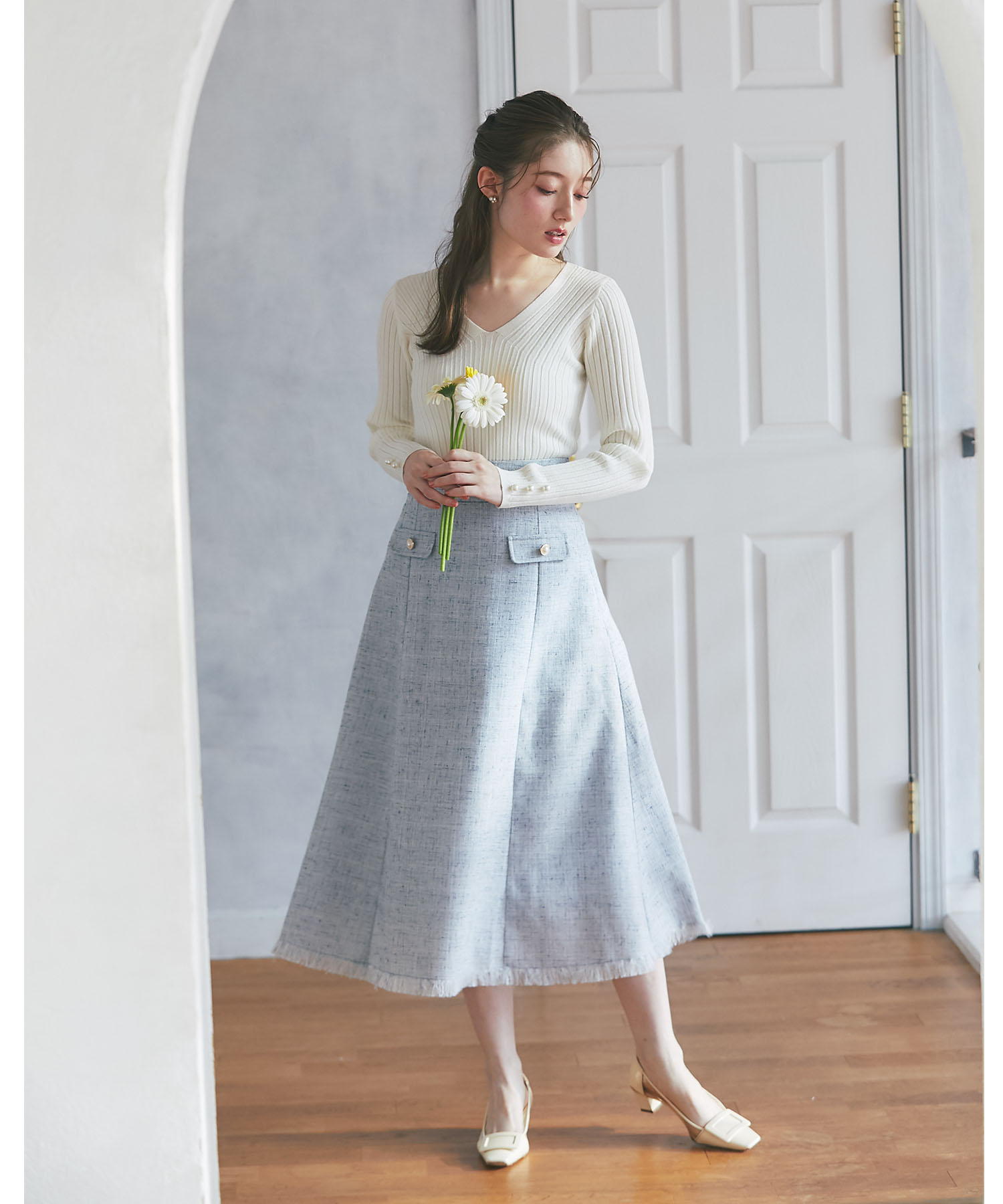 袖口パール付きVネックリブニットプルオーバー