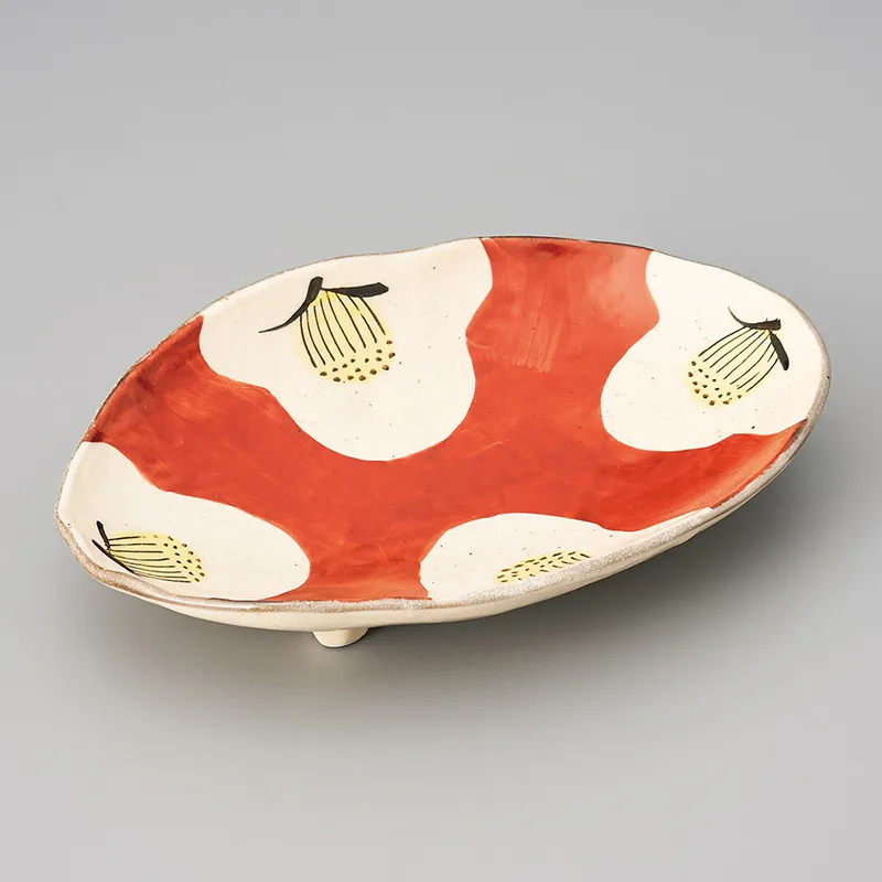 美しい古美術◾️蔵から美しい花がかたどられた大皿が出てかきました