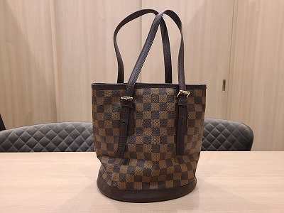 Louis Vuittonのバケツ型バッグ（ダミエ エベヌ マレ N42240）をお