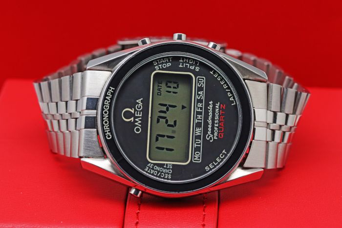 オメガ スピードマスター LCDデジタルクォーツ クロノグラフ 186.0004