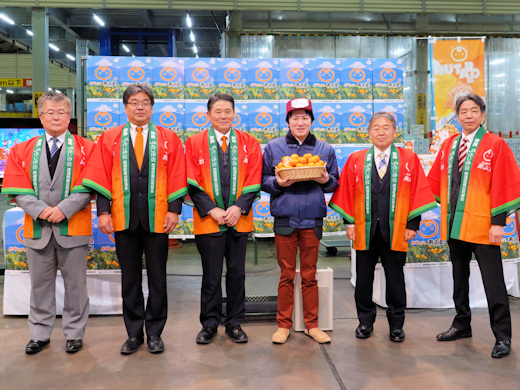 JAふじ伊豆 西浦『寿太郎みかん』トップセールス2026 - 東京青果株式会社