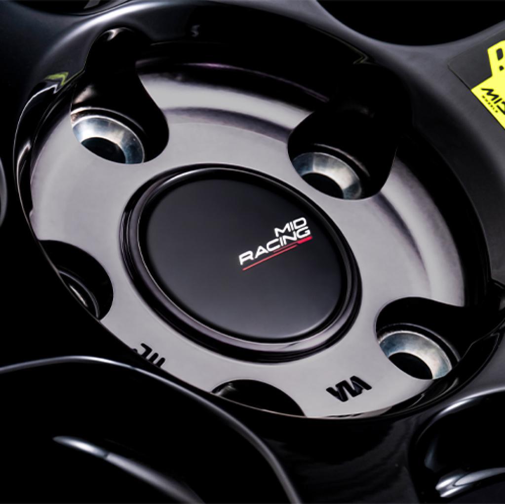 スポーツホイールの新たな表情、R06 “ブラッククリアポリッシュ